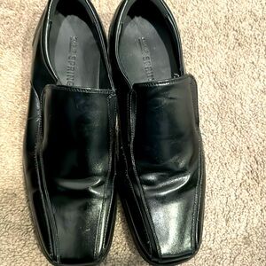Black dress shoes